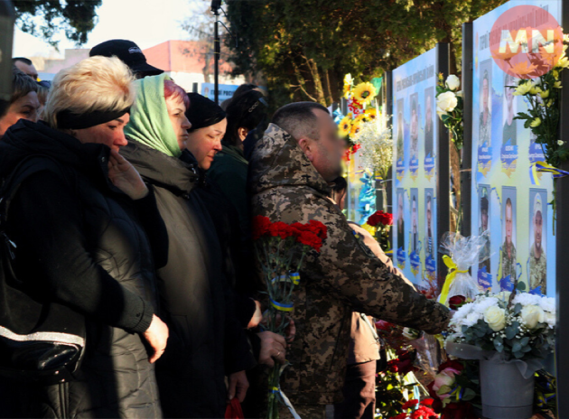 У Ніжині на Алеї Героїв встановили стенди на честь 12 загиблих захисників