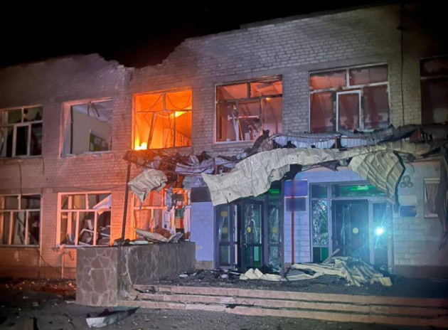 Нічна атака БпЛА на Чернігів: загинув підліток, пошкоджено ліцей та житлові будинки