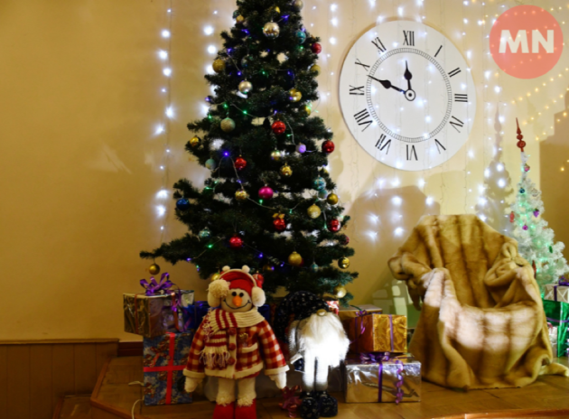 Святий Миколай у Ніжині: Анатолій Поташов влаштовує дітям свято у міському будинку культури