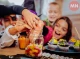 Як привчити дитину їсти менше солодощів: п'ять порад