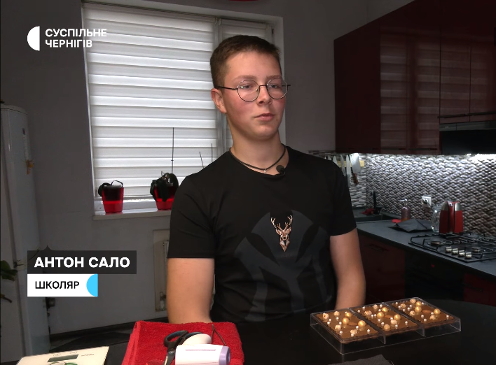 Шоколадні букети, солодощі у вигляді герба: на Чернігівщині 15-річний хлопець виготовляє смаколики та підтримує ЗСУ